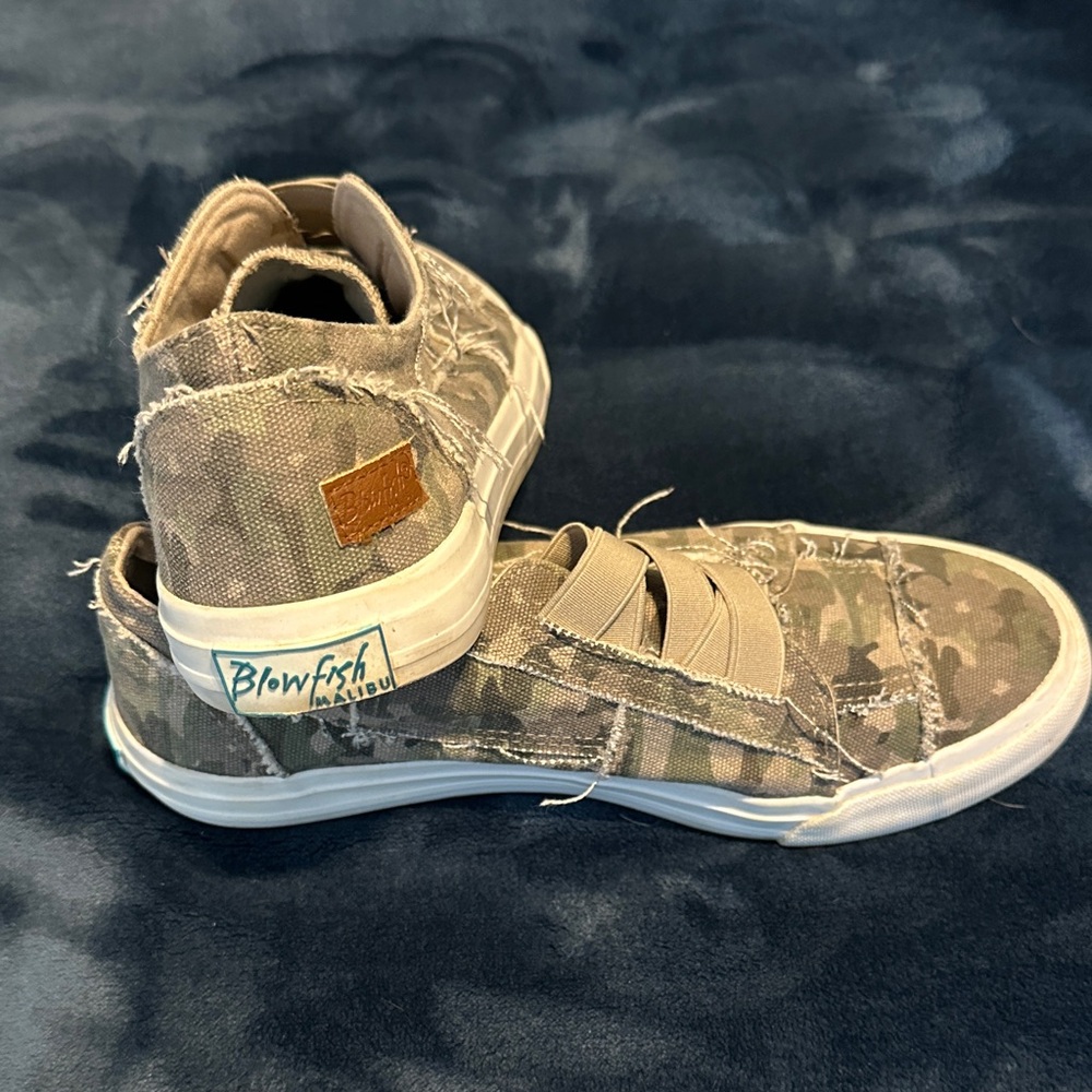 Blowfish Tan Camo‎ Sneakers - Picture 2 of 4